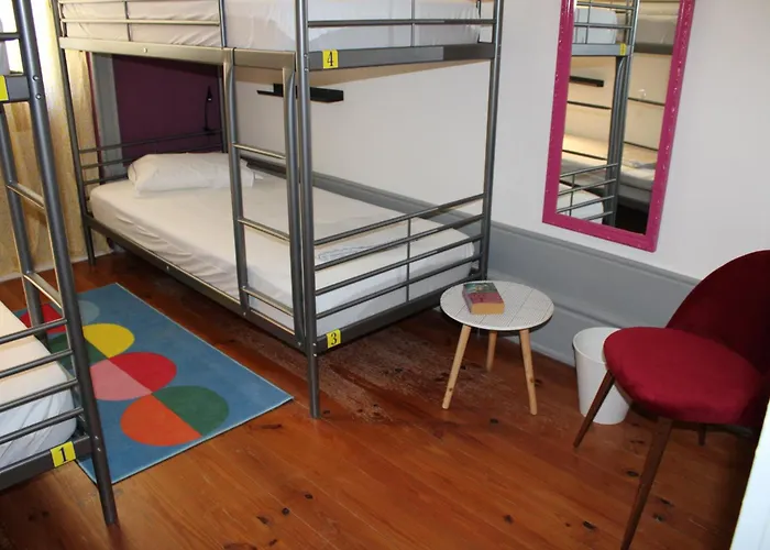 By Doors Hostel OOporto